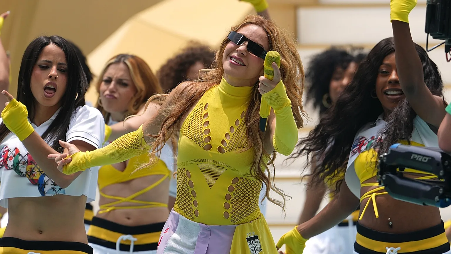 Shakira y Burna Boy interpretan “Dai Dai” durante la inauguración del Mundial.webp